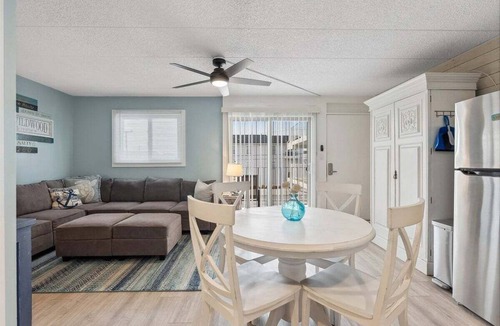 North Wildwood Condo | Sullivan's Cove: 2BR Condo w/Full Kitchen & Pools