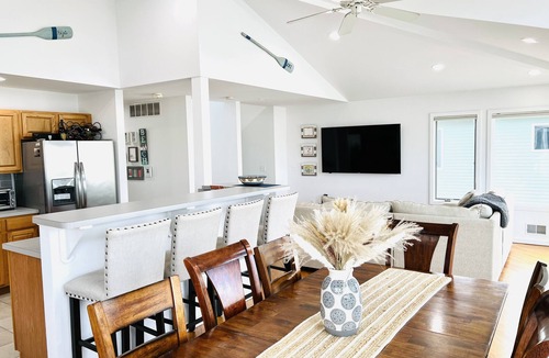 Holgate House | SUMMER PEAK WEEKS AVAILABLE Oceanside 4 Bdm Steps Off Beach, Sleeps 15
