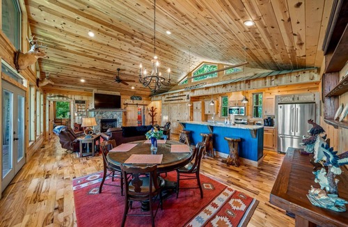Valley Head Cabin | Sundance Rock -Majestic Cottage with Open Living Spaces and Views in Mentone, Alabama