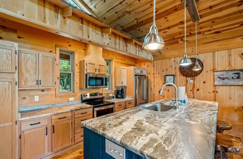 Valley Head Cabin | Sundance Rock -Majestic Cottage with Open Living Spaces and Views in Mentone, Alabama