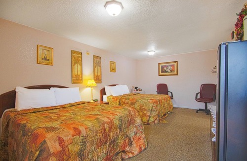 Hiawatha Hotel | Sunflower Motel Hiawatha By OYO