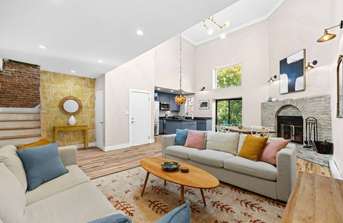 Boerum Hill Apartment | Sunlit 3BR BoCoCa Duplex w/Roof Deck