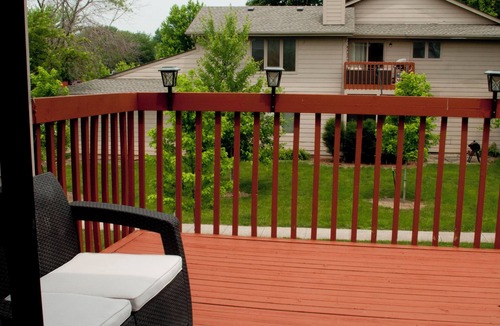 Urbandale Condo | Sunny condo in Urbandale. Quiet neighborhood, plenty of space and relaxing deck!