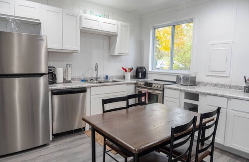 Alto Apartment | Sunny Days Studio Half Suite| Kayaks Hot Tub