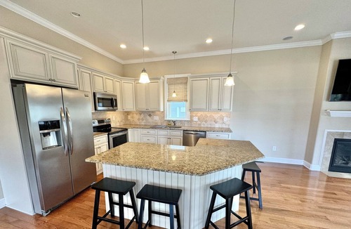 North End Condo | Sunny shore escape—steps to beach, boards & family fun!☀️🌊🏖️