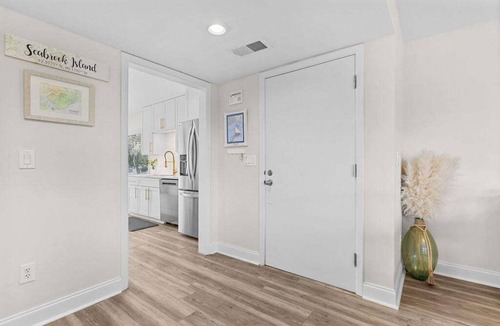 Seabrook Island Villa | Sunny Spinnaker Close to Beach and Club! Amenity access included!