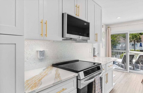 Seabrook Island Villa | Sunny Spinnaker Close to Beach and Club! Amenity access included!