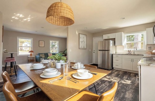 Southeast Raleigh House | Sunny Spring Escape – Downtown 9 Min – Pool Tab – Relax N Raleigh