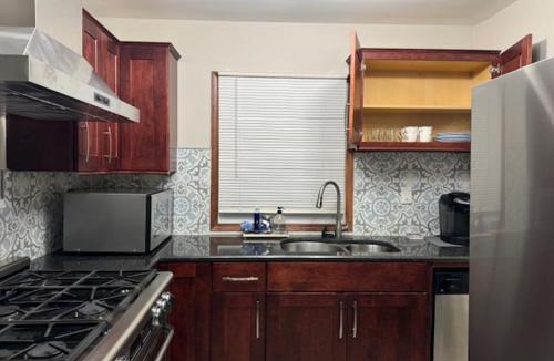 McHenry House | Sunnyside Rental-Entire vacation home 3 Bedroom 2 Bathrooms 1 Kitchen