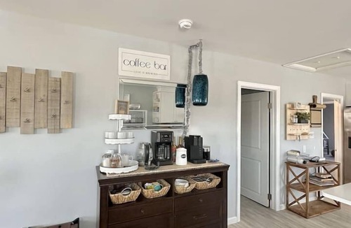 Green Creek Cottage | Sunset Aware Cottage, beach block with water views
