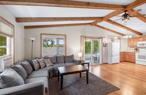 Dassel House | Sunset Cabin 4-bedroom cabin in adorable Dassel perfect for relaxing getaways