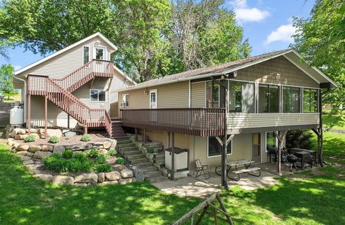 Dassel House | Sunset Cabin 4-bedroom cabin in adorable Dassel perfect for relaxing getaways