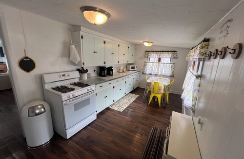 Havana Cottage | Sunset Cottage at Quiver Lake—Sleeps 6, 2 Bed/1 Bath Retreat
