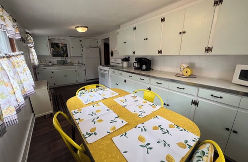 Havana Cottage | Sunset Cottage at Quiver Lake—Sleeps 6, 2 Bed/1 Bath Retreat