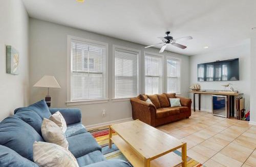 Sunset Island House | Sunset Island - 3 Canal Side Mews