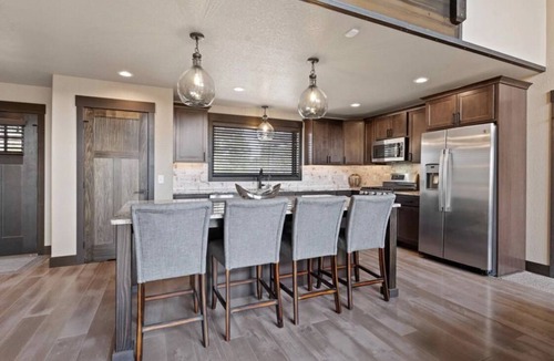 Deadwood House | Sunset Serenity 🌄 8 Acres, Majestic Views, Hot Tub, Minutes to Deadwood 🎰 Lead ⛷️