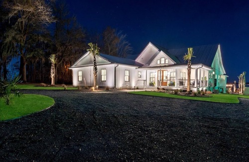 Summerton House | Sunset Serenity, Lake Marions Ultimate Dream Getaway Pool/swimspa/sleeps 16