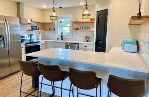 Kings Grant House | Sunset Villa Walk to Park 4 Miles to UNCW Family-Friendly