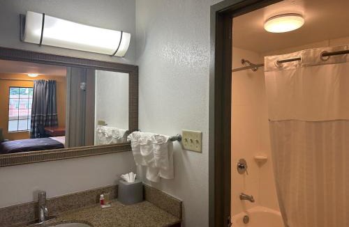 Alexandria West Hotel | Super 8 Alexandria by Wyndham