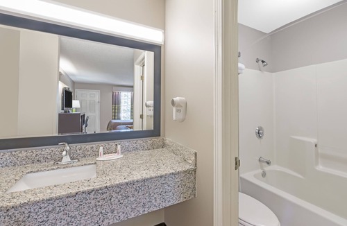 Alexander City Hotel | Super 8 by Wyndham Alexander City