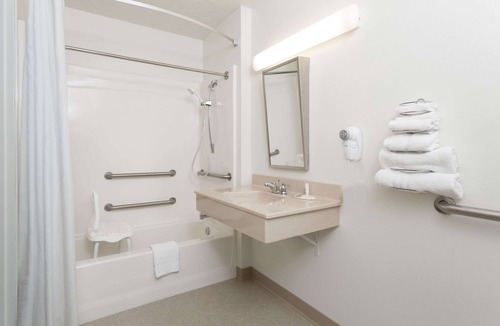 Alma Hotel | Super 8 by Wyndham Alma