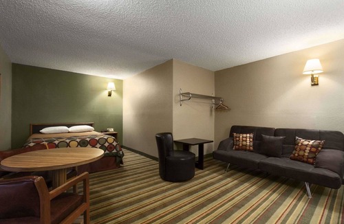 Blackwell Hotel | Super 8 by Wyndham Blackwell