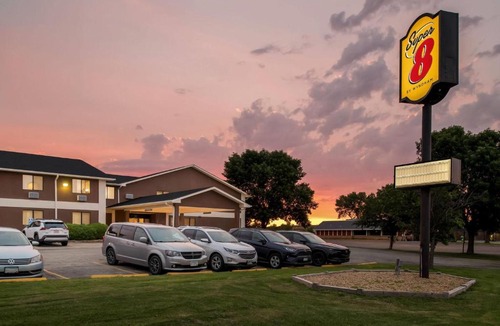 Blue Earth Hotel | Super 8 by Wyndham Blue Earth