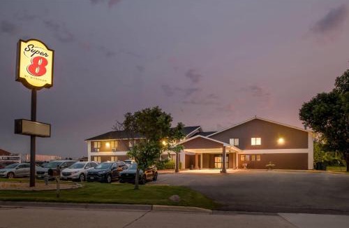 Blue Earth Hotel | Super 8 by Wyndham Blue Earth