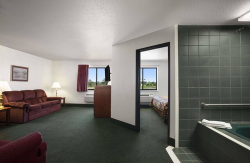 Bowling Green Hotel | Super 8 by Wyndham Bowling Green