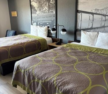 Burlington Hotel | Super 8 by Wyndham Burlington