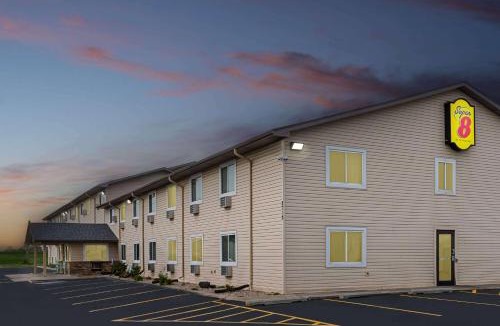 Council Bluffs Hotel | Super 8 by Wyndham Council Bluffs IA Omaha NE Area