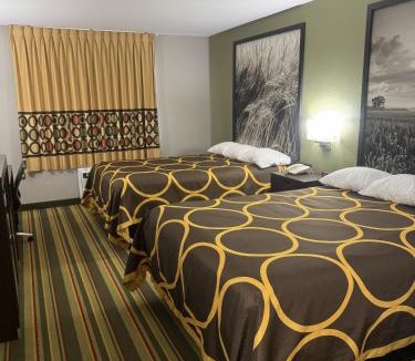 Chanute Hotel | Super 8 by Wyndham Chanute