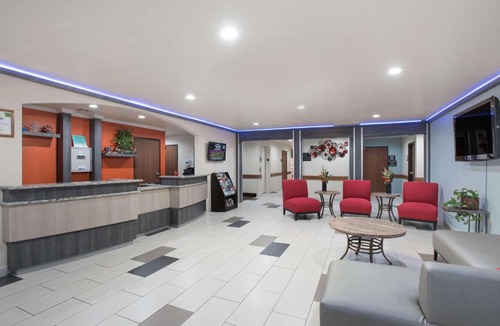 Claremore Hotel | Super 8 by Wyndham Claremore OK