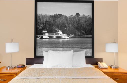 Clear Lake Hotel | Super 8 by Wyndham Clear Lake