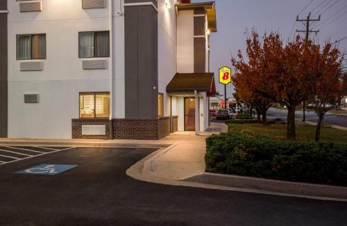 College Park Hotel | Super 8 by Wyndham College Park Wash DC Area