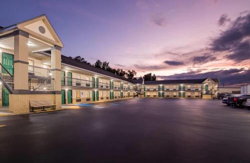 State Park Hotel | Super 8 by Wyndham Columbia