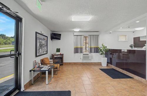 Dubuque Hotel | Super 8 by Wyndham Dubuque