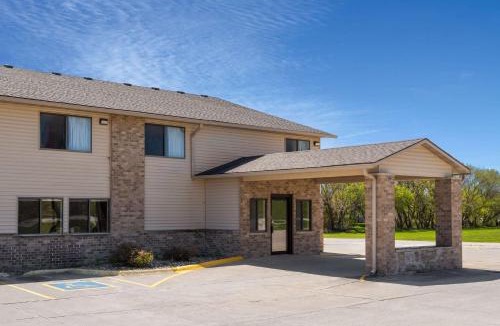 Humboldt Hotel | Super 8 by Wyndham Humboldt