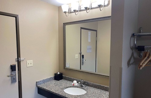 Independence Hotel | Super 8 by Wyndham Independence KS