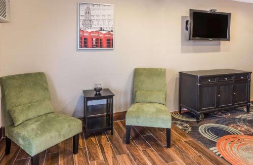 Janesville Hotel | Super 8 by Wyndham Janesville