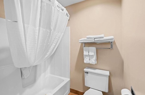Jefferson Hotel | Super 8 by Wyndham Jefferson