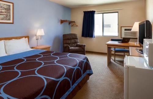 Kirksville Hotel | Super 8 by Wyndham Kirksville-University Area