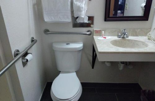 Kirksville Hotel | Super 8 by Wyndham Kirksville-University Area
