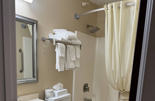 Mason City Hotel | Super 8 by Wyndham Mason City