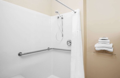 Mason City Hotel | Super 8 by Wyndham Mason City