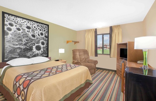 Mount Pleasant Hotel | Super 8 by Wyndham Mt Pleasant