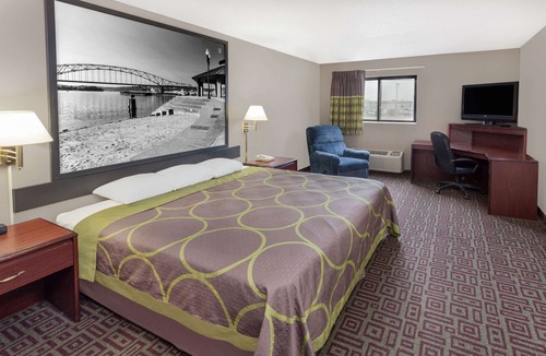 Muscatine Hotel | Super 8 by Wyndham Muscatine