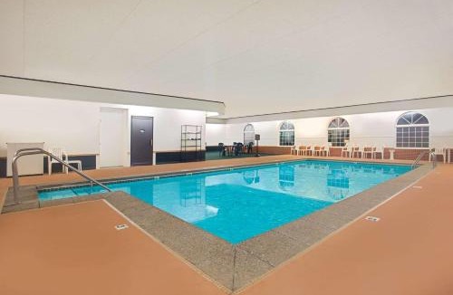 New Hampton Hotel | Super 8 by Wyndham New Hampton