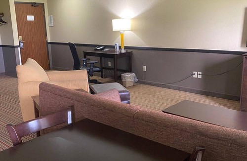 New Hampton Hotel | Super 8 by Wyndham New Hampton