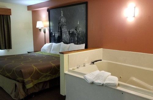 Ottumwa Hotel | Super 8 by Wyndham Ottumwa